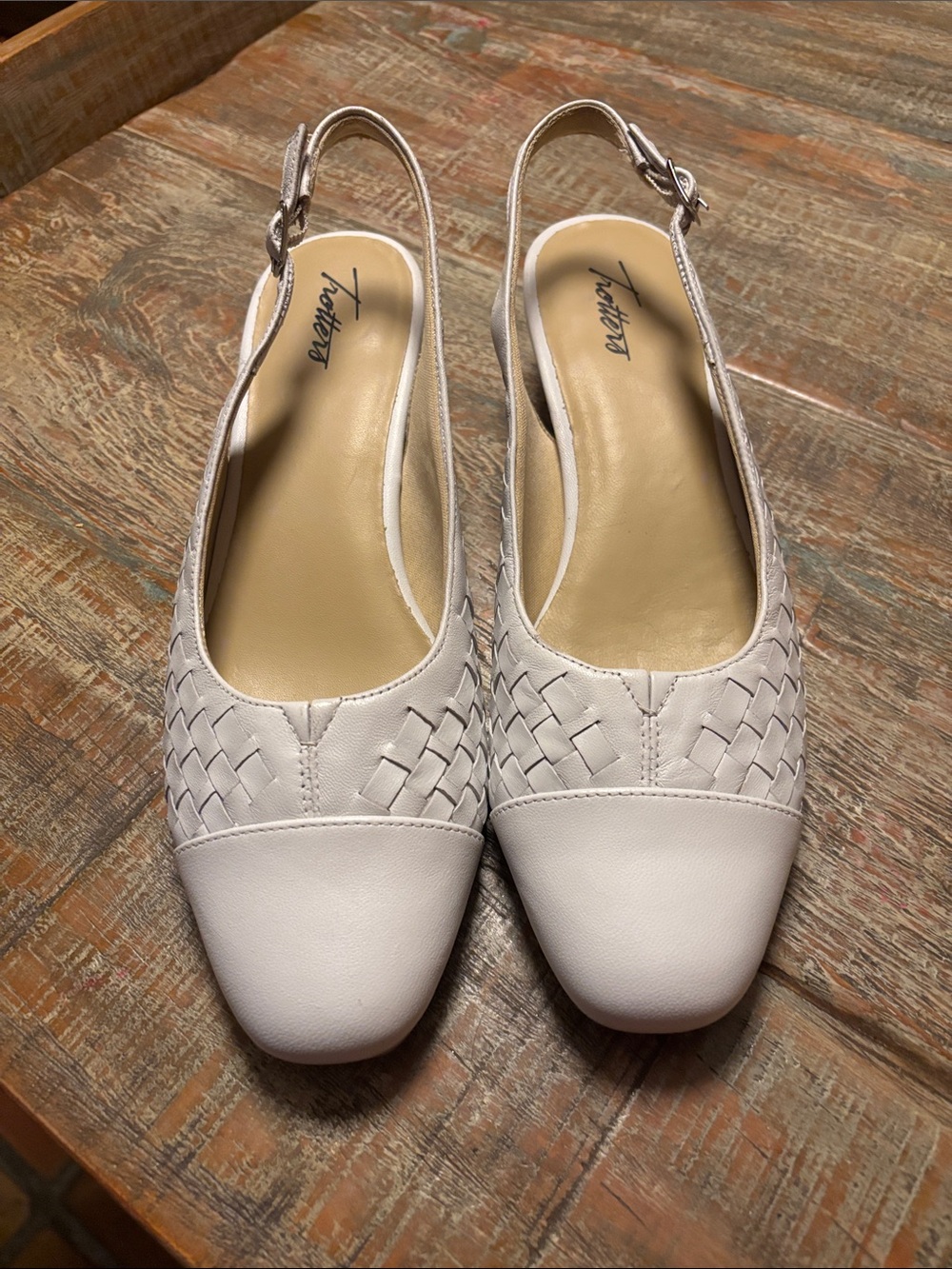 Trotters Women's White Woven Slingback Heels